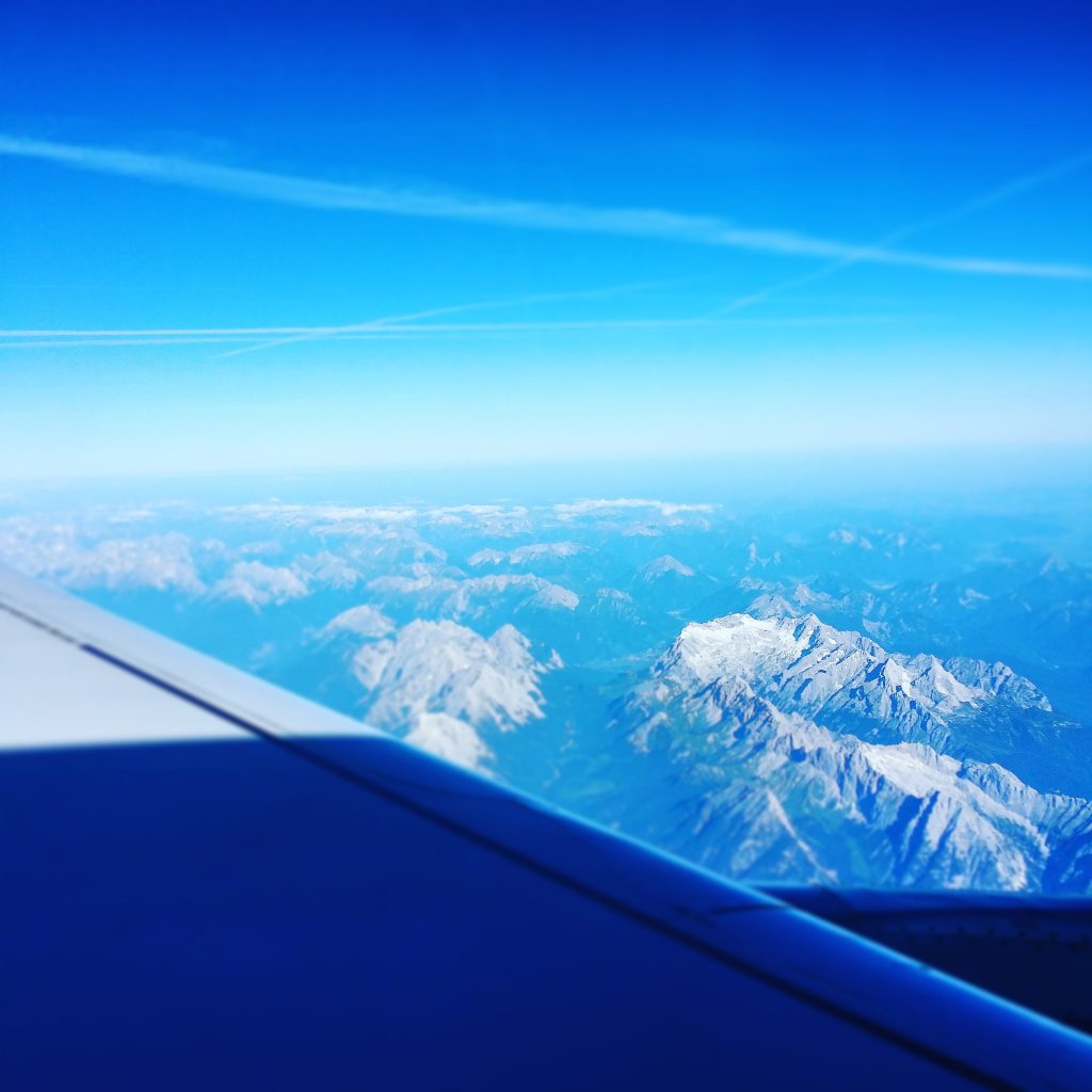 Tragfläche über den Alpen